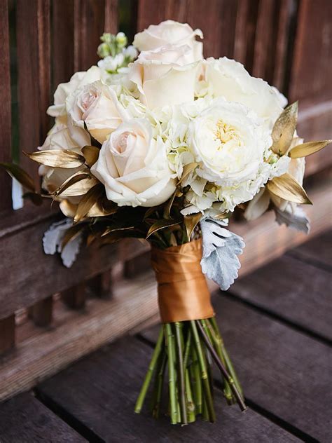 gold and white wedding bouquets|More.